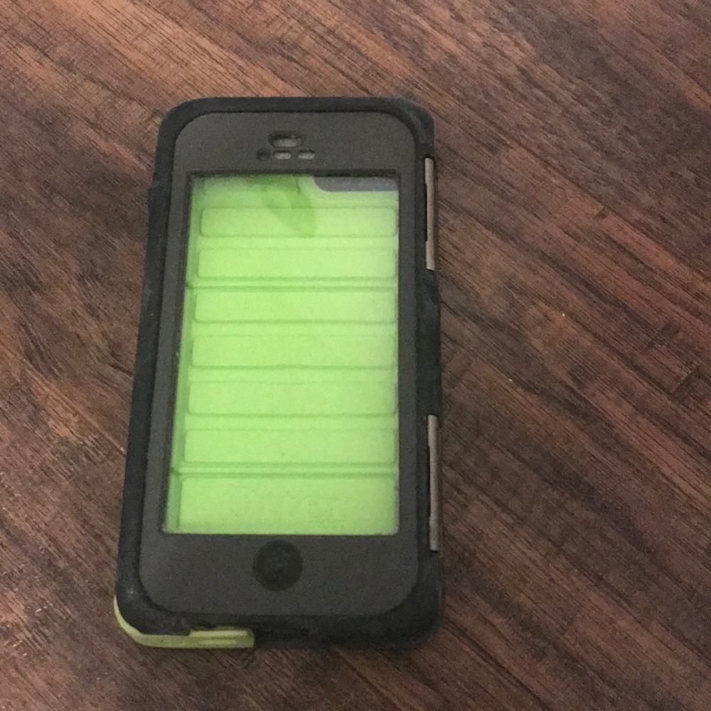 One iPhone 5 Otterbox Case